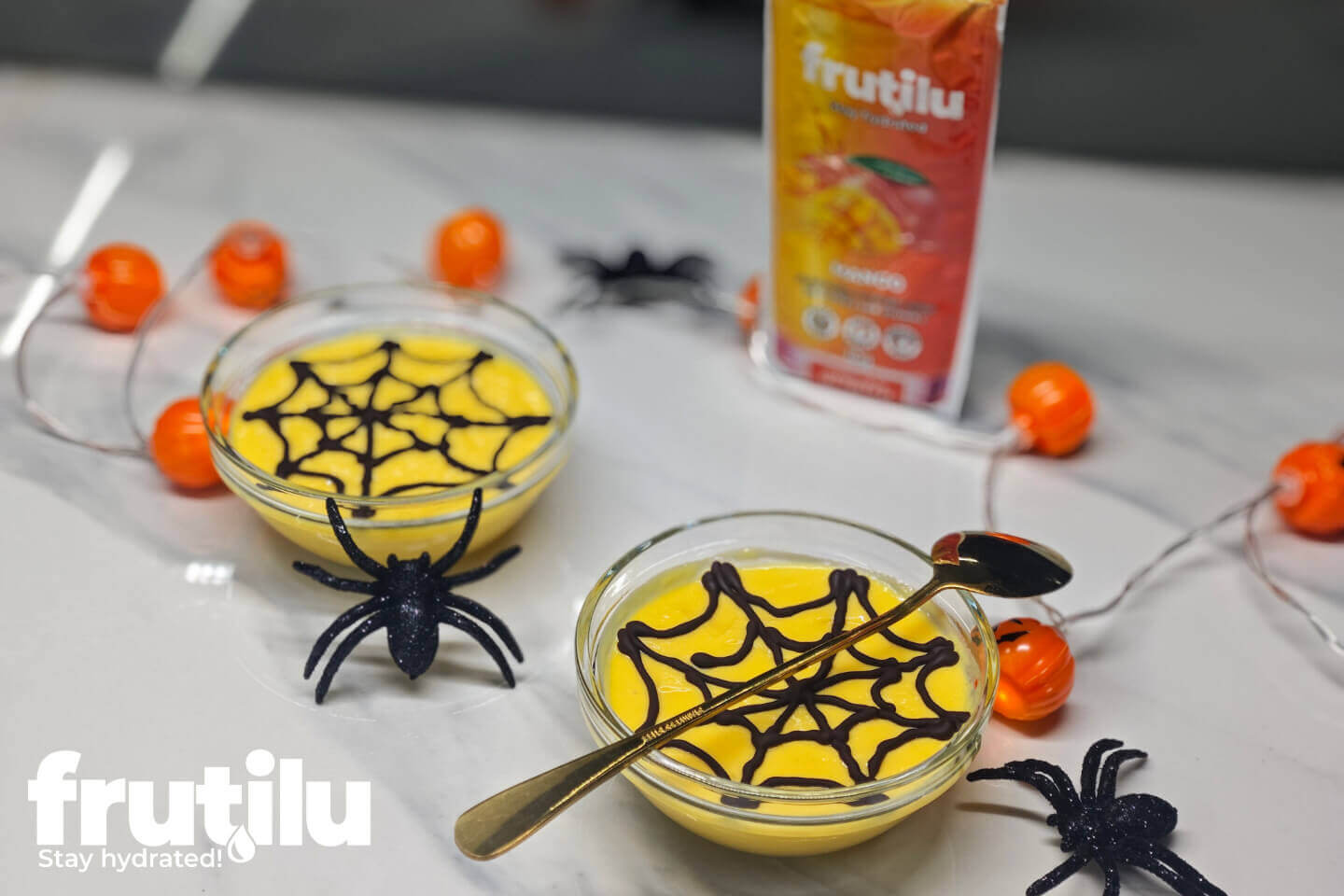 Frutilu recept: Halloween mango ujet v pajkovo mrežo